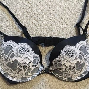 34A Victoria's Secret very sexy push up bra